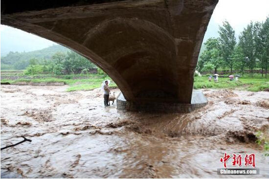 暴雨致河南安陽3水庫同時泄洪 滯洪區(qū)數(shù)萬群眾轉(zhuǎn)移